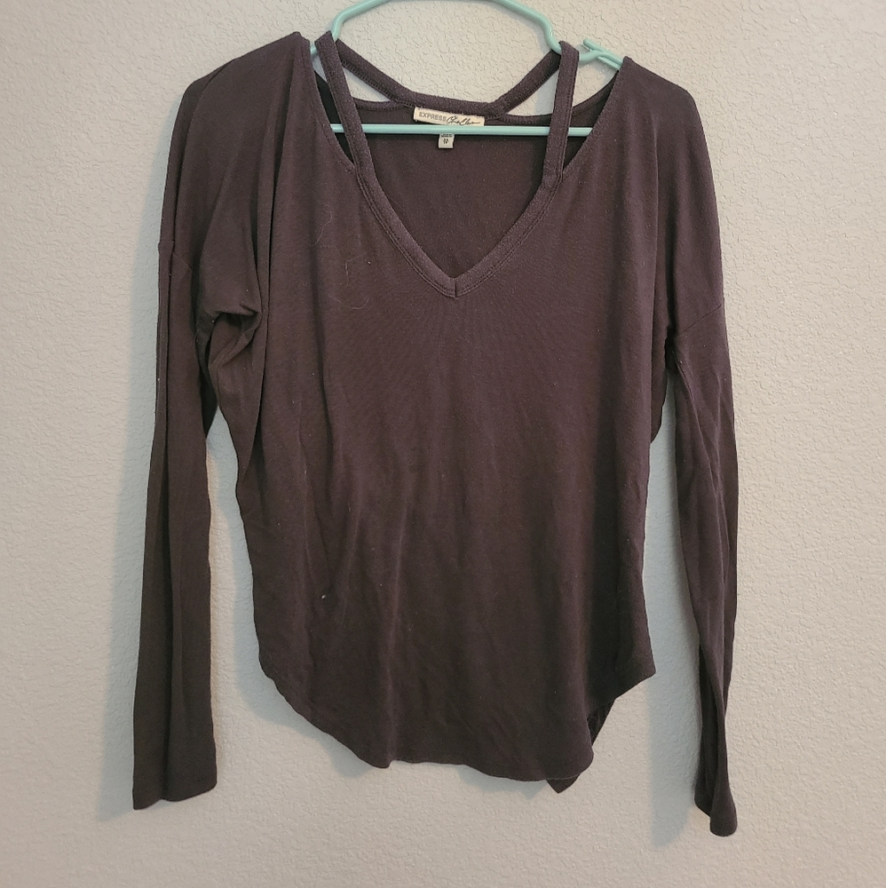 Grey shirt with shoulder cutout